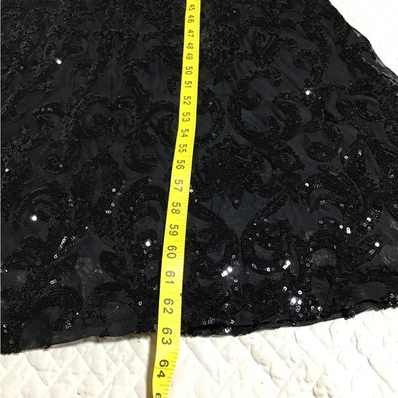 Windsor Darlene Cutout Back Bodycon Black Sequin Maxi Dress - Picture 10 of 13